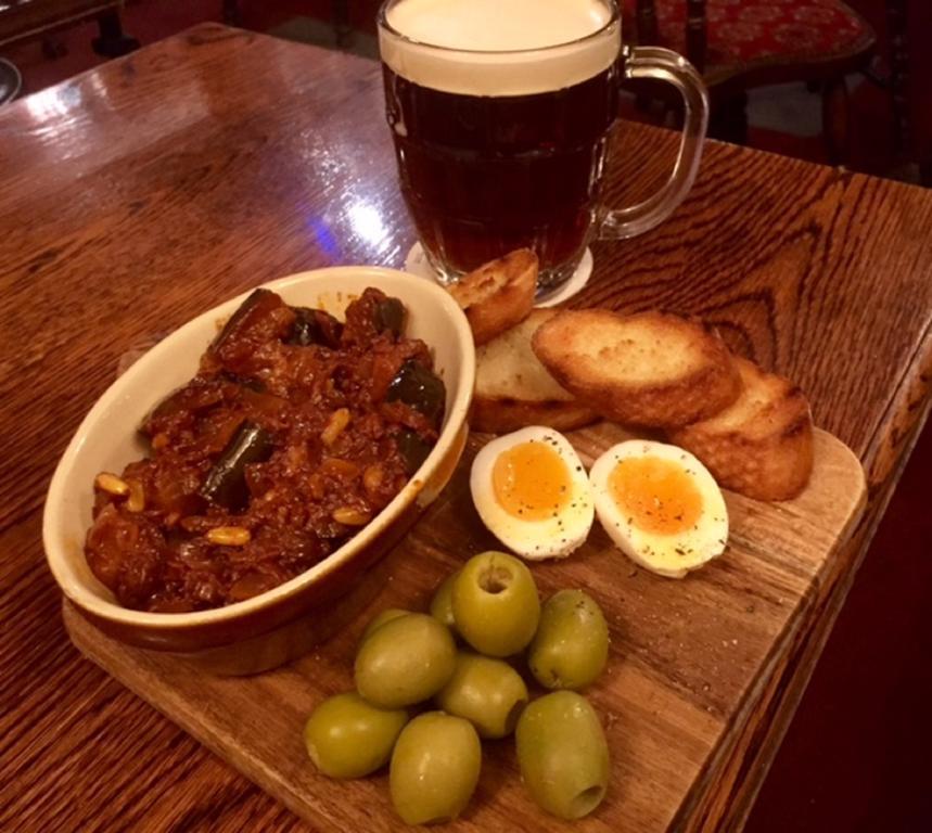 The Red Lion Inn Холмфирт Екстериор снимка