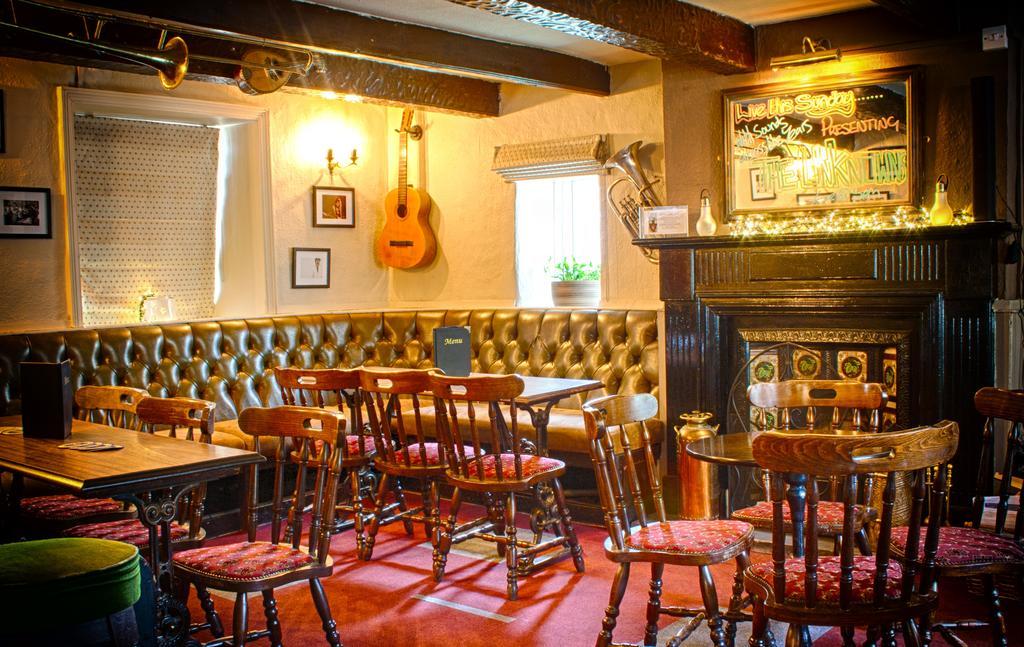 The Red Lion Inn Холмфирт Екстериор снимка